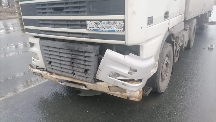 В Балакове водитель семерки пострадал в массовом ДТП с участием грузовиков