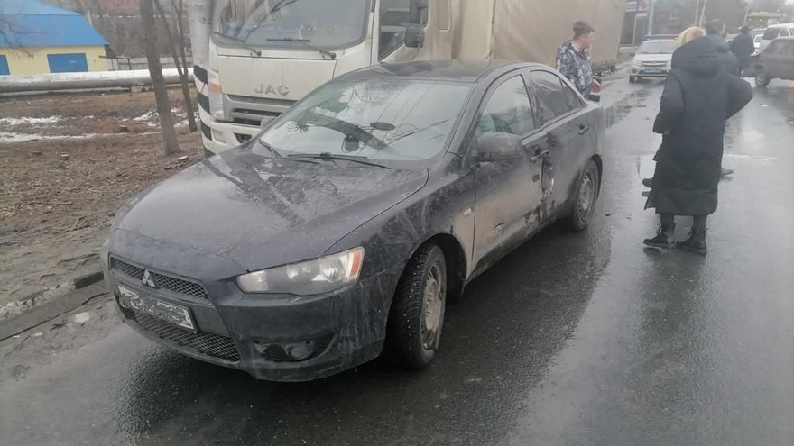 В Балакове водитель семерки пострадал в массовом ДТП с участием грузовиков