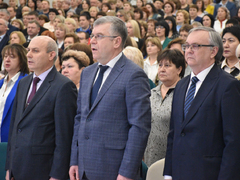 Придумывайте юбилеи, даже если их нет. Не смертный грех, простим: министр предложил способ поощрить обделенных вниманием учителей