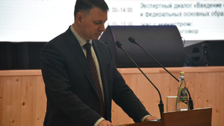 Придумывайте юбилеи, даже если их нет. Не смертный грех, простим: министр предложил способ поощрить обделенных вниманием учителей