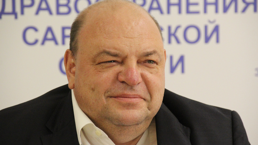 Министр Костин посоветовал саратовцам не курить и выезжать на природу, чтобы беречь легкие