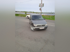 Пожилой водитель Toyota пострадал в столкновении с Ладой