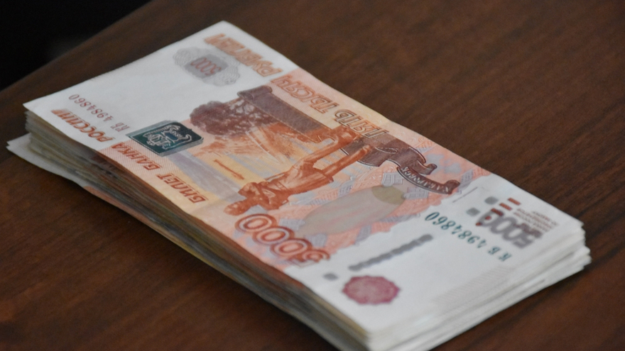 Саратовским выпускникам вузов и колледжей дадут сотни тысяч рублей после трудоустройства