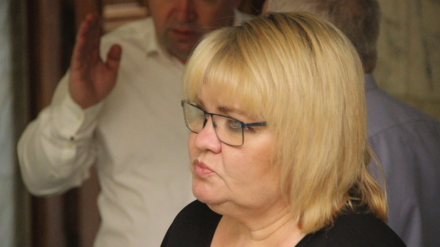 Саратовскому депутату страшно смотреть на сексуализированную рекламу с женскими телами
