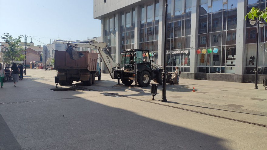 На проспекте Столыпина начали менять землю для высадки новых деревьев