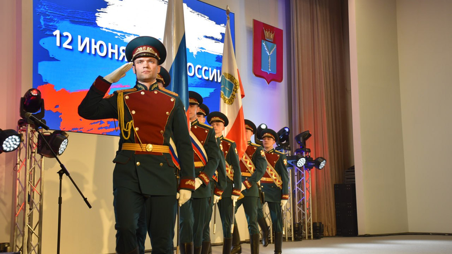 День России – 2023: в саратовском правительстве наградили спасателей, ученых, общественников и военных