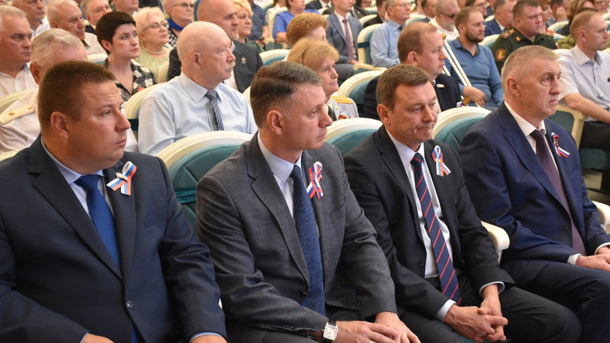День России – 2023: в саратовском правительстве наградили спасателей, ученых, общественников и военных