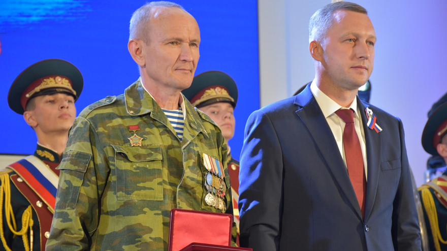 День России – 2023: в саратовском правительстве наградили спасателей, ученых, общественников и военных