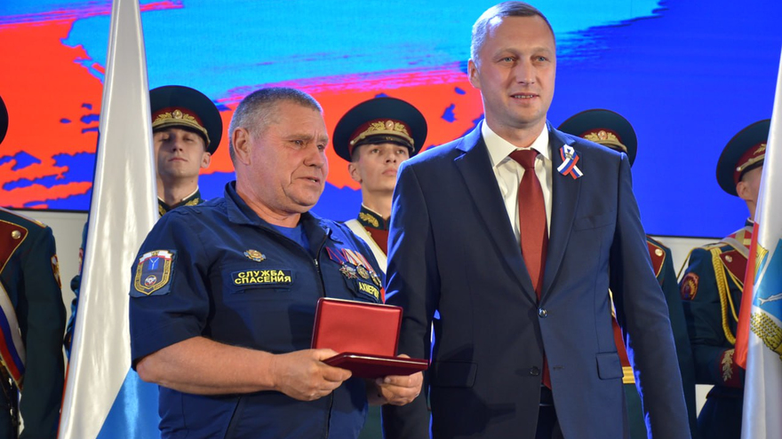 День России – 2023: в саратовском правительстве наградили спасателей, ученых, общественников и военных