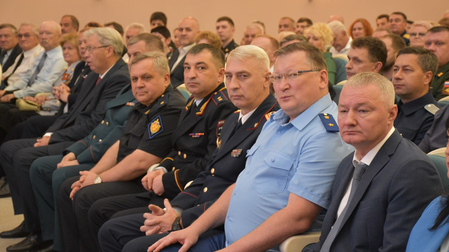 День России – 2023: в саратовском правительстве наградили спасателей, ученых, общественников и военных