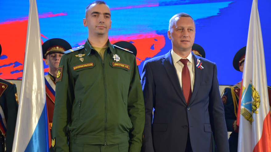 День России – 2023: в саратовском правительстве наградили спасателей, ученых, общественников и военных