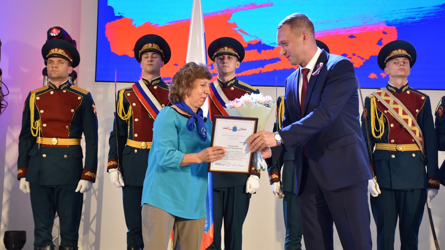 День России – 2023: в саратовском правительстве наградили спасателей, ученых, общественников и военных