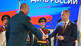 День России – 2023: в саратовском правительстве наградили спасателей, ученых, общественников и военных