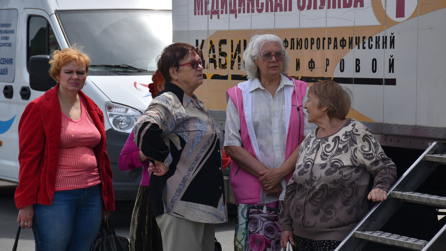 В центре Саратова выстроились очереди к онкологам, окулистам и кардиологам