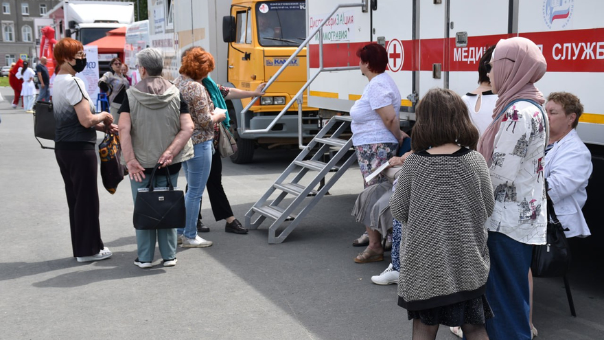 В центре Саратова выстроились очереди к онкологам, окулистам и кардиологам