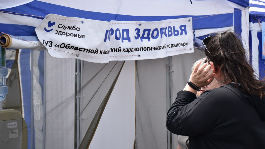 В центре Саратова выстроились очереди к онкологам, окулистам и кардиологам
