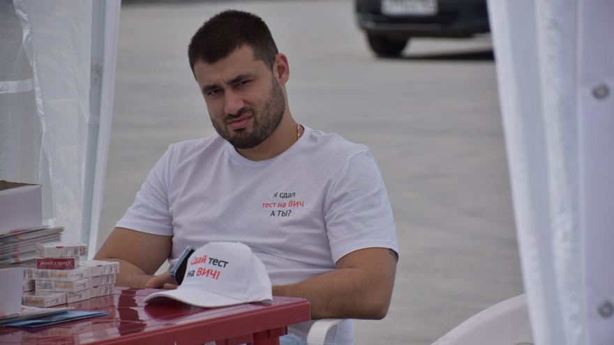 В центре Саратова выстроились очереди к онкологам, окулистам и кардиологам