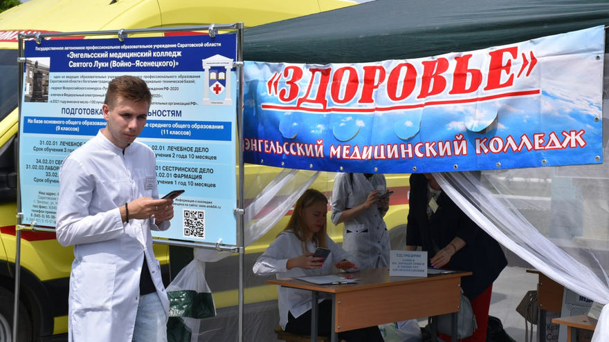 В центре Саратова выстроились очереди к онкологам, окулистам и кардиологам