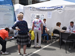 В центре Саратова выстроились очереди к онкологам, окулистам и кардиологам
