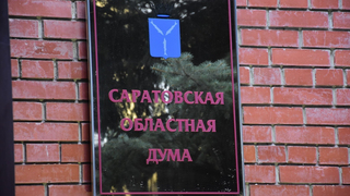 Депутат предложил организовать парковку на Театральной площади Саратова