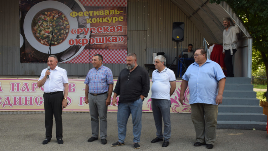 Саратовцам наливали азербайджанскую, татарскую и цыганскую окрошку и пели Я русский