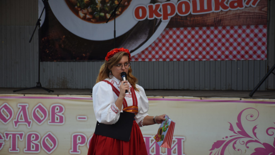 Саратовцам наливали азербайджанскую, татарскую и цыганскую окрошку и пели Я русский