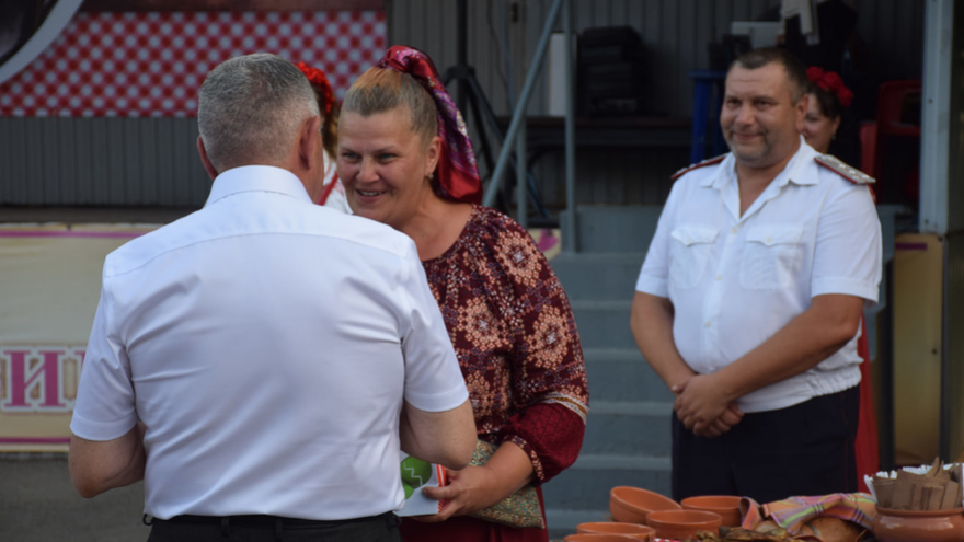 Саратовцам наливали азербайджанскую, татарскую и цыганскую окрошку и пели Я русский
