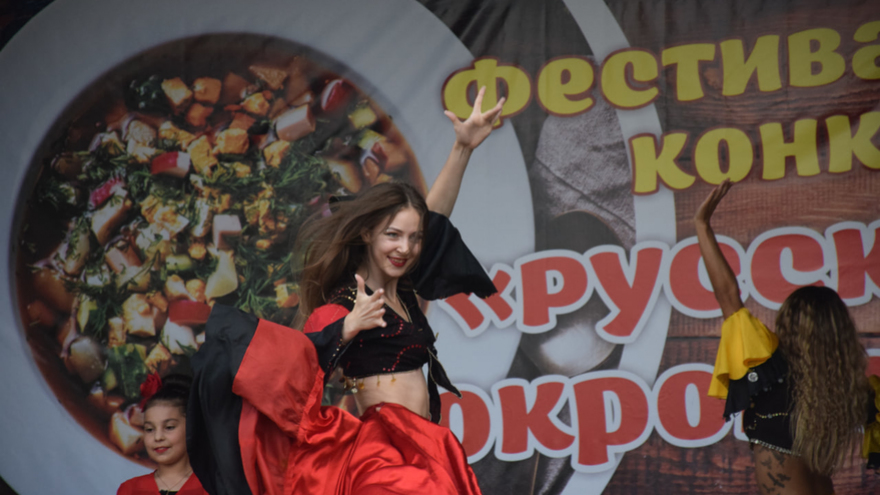 Саратовцам наливали азербайджанскую, татарскую и цыганскую окрошку и пели Я русский