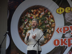 Саратовцам наливали азербайджанскую, татарскую и цыганскую окрошку и пели Я русский