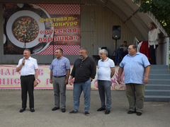 Саратовцам наливали азербайджанскую, татарскую и цыганскую окрошку и пели Я русский
