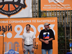 Оранжевый мяч: на саратовской набережной играли в уличный баскетбол
