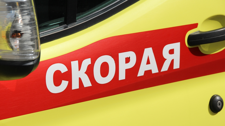Возле загородного клуба Роджер водитель гидроцикла проехался по голове девушки