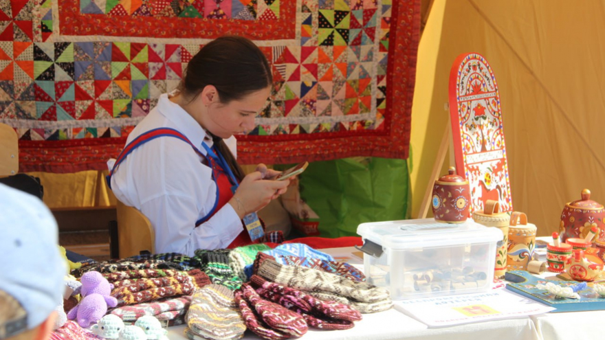 В Саратове открылся фестиваль с модными показами и русской избой