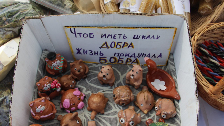 В Саратове открылся фестиваль с модными показами и русской избой
