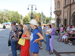 В Саратове открылся фестиваль с модными показами и русской избой