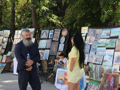 В Саратове открылся фестиваль с модными показами и русской избой