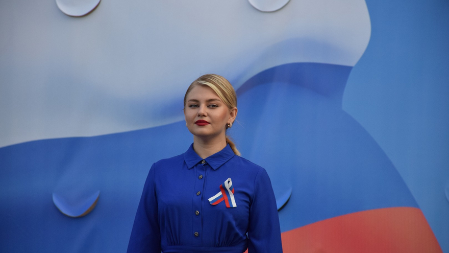 В центре Саратова устроили концерт в честь Дня Государственного флага России 