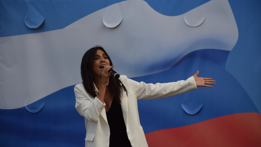 В центре Саратова устроили концерт в честь Дня Государственного флага России 