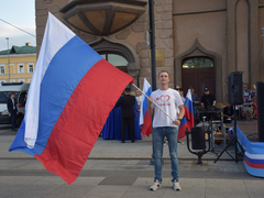 В центре Саратова устроили концерт в честь Дня Государственного флага России 