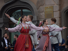 В центре Саратова устроили концерт в честь Дня Государственного флага России 