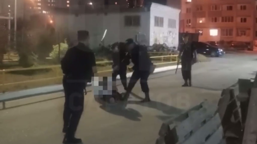 Саратовец угрожал полицейским без бахил: возбуждено уголовное дело