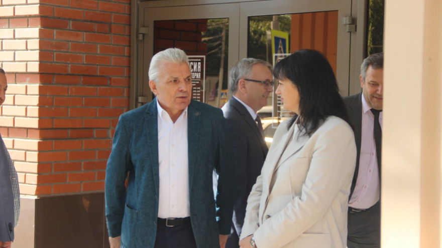 Порочная практика: саратовский губернатор назвал главные проблемы школьного образования