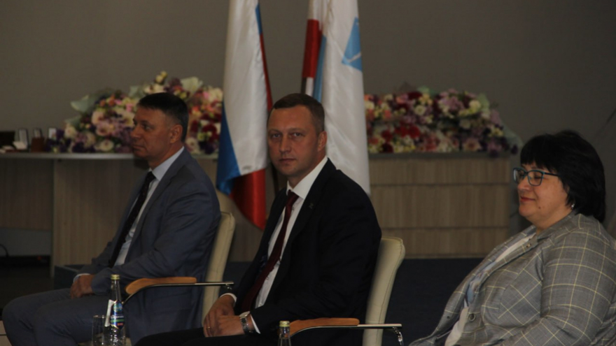 Порочная практика: саратовский губернатор назвал главные проблемы школьного образования