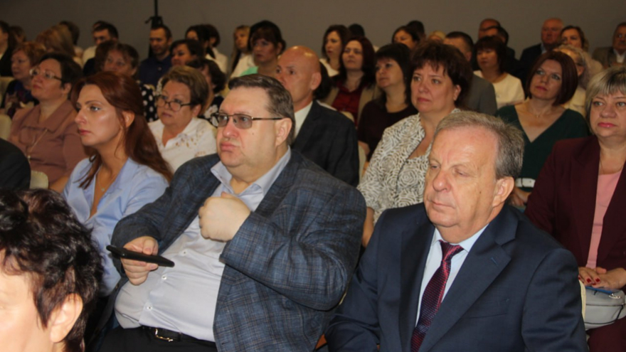 Порочная практика: саратовский губернатор назвал главные проблемы школьного образования