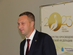 Порочная практика: саратовский губернатор назвал главные проблемы школьного образования