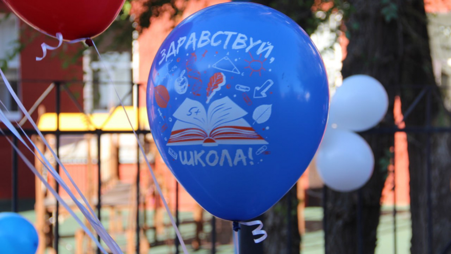 Губернатор Роман Бусаргин выступил на линейке в саратовской школе