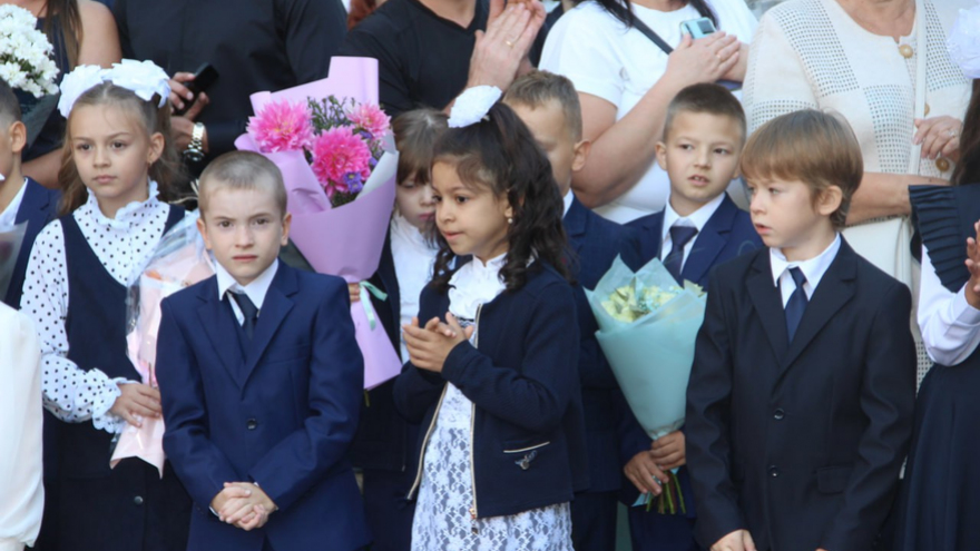 Губернатор Роман Бусаргин выступил на линейке в саратовской школе