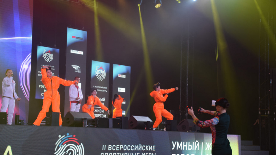 Умный Город: в Саратове выступили DJ Грув и экс-солист Премьер-министра