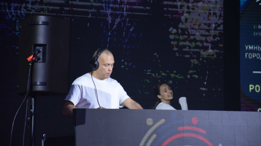Умный Город: в Саратове выступили DJ Грув и экс-солист Премьер-министра