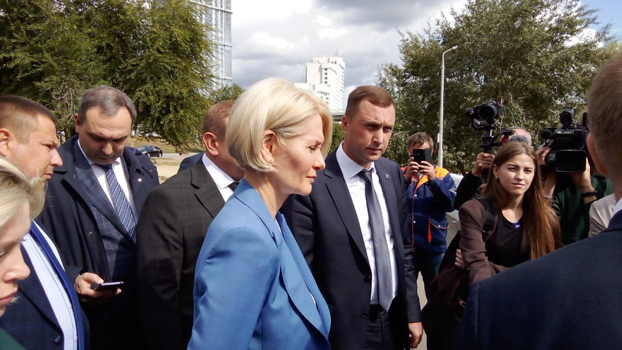 Вице-премьеру Правительства РФ Виктории Абрамченко показали крупнейший коллектор Саратова